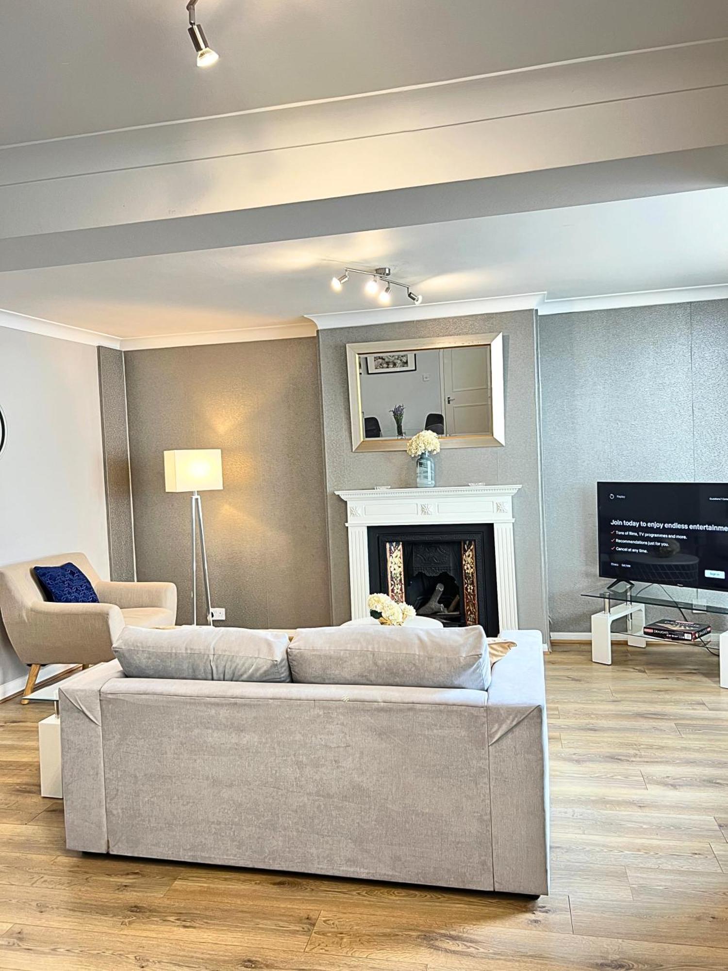 Kensington 2 Bedroom House-Big Living Area And Kitchen-Harrods-National History Museum-Hyde Park-Near 2 Underground Lines London Exterior photo
