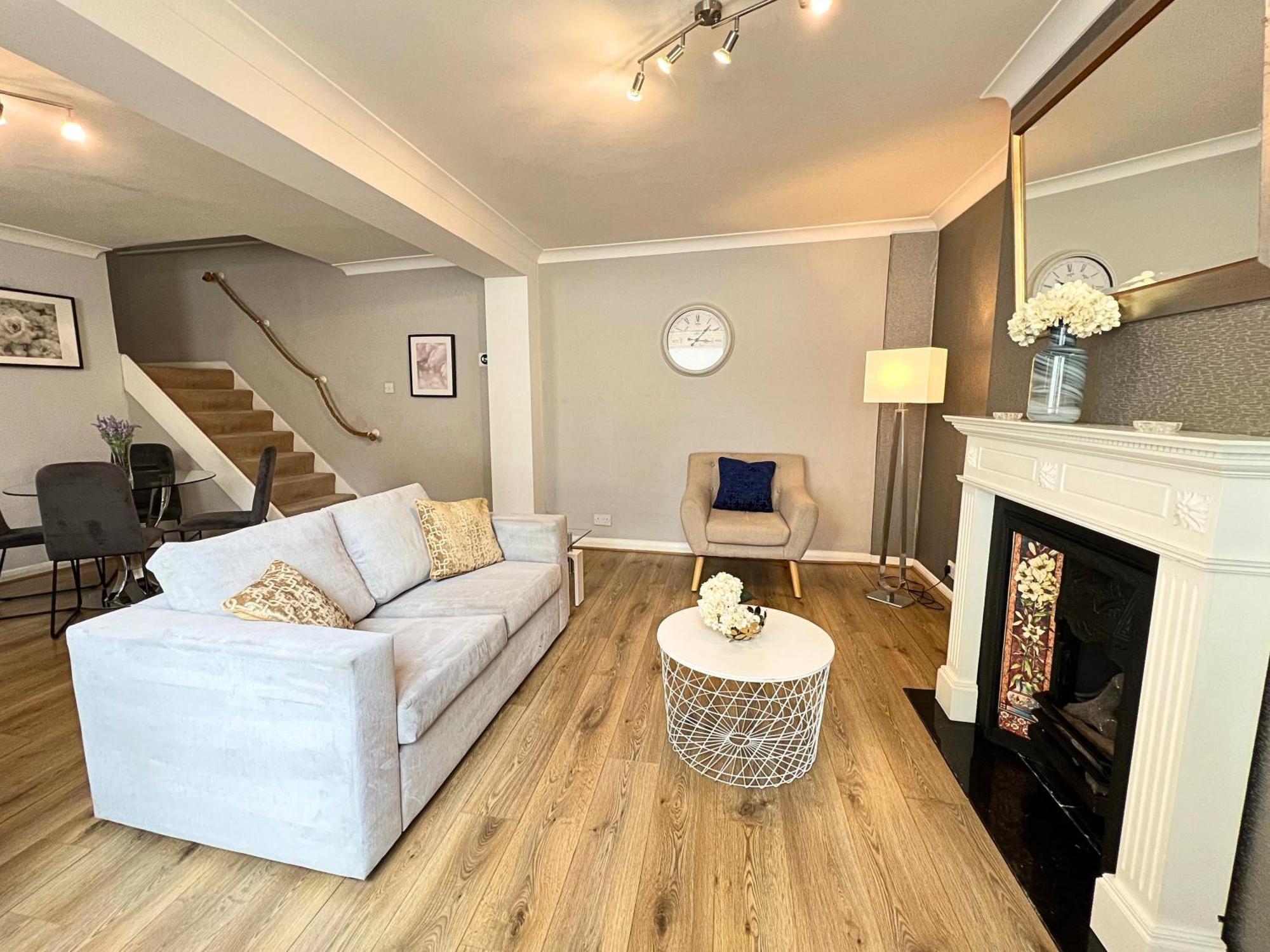 Kensington 2 Bedroom House-Big Living Area And Kitchen-Harrods-National History Museum-Hyde Park-Near 2 Underground Lines London Exterior photo